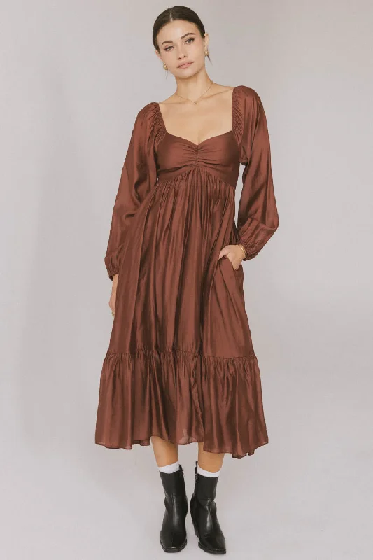 Rael Midi Dress in Brown Chic Urban Fashion Look