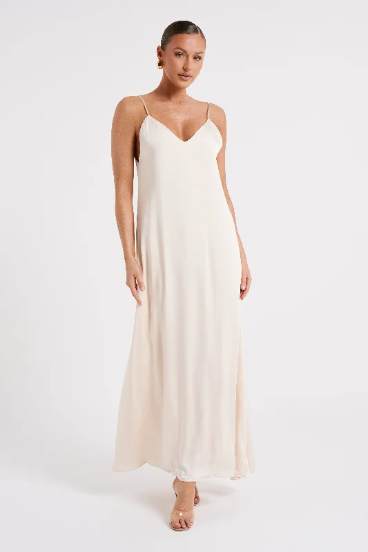 Beatrice Flowy Maxi Dress - Sand Style Upgrade