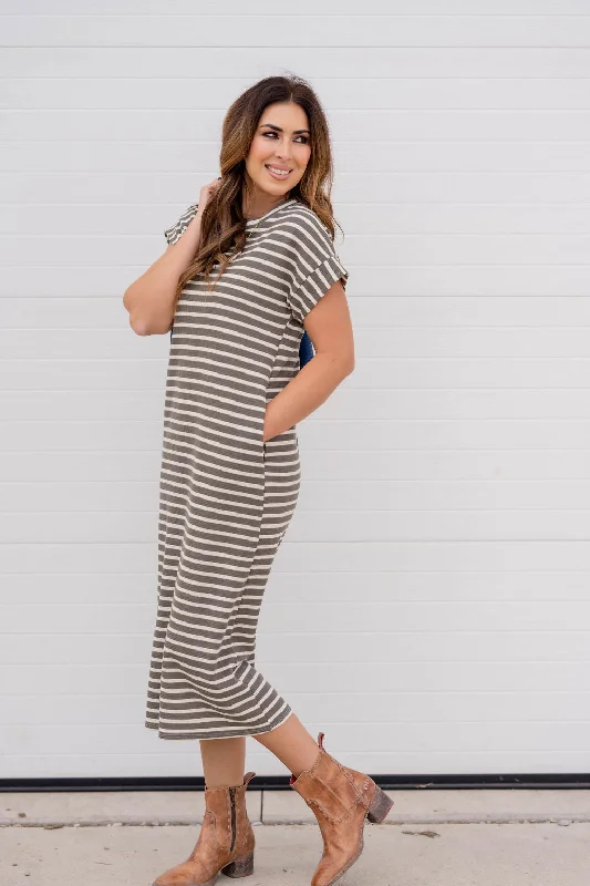 Textured Stripes Short Sleeve Midi Dress Must-Have Styles